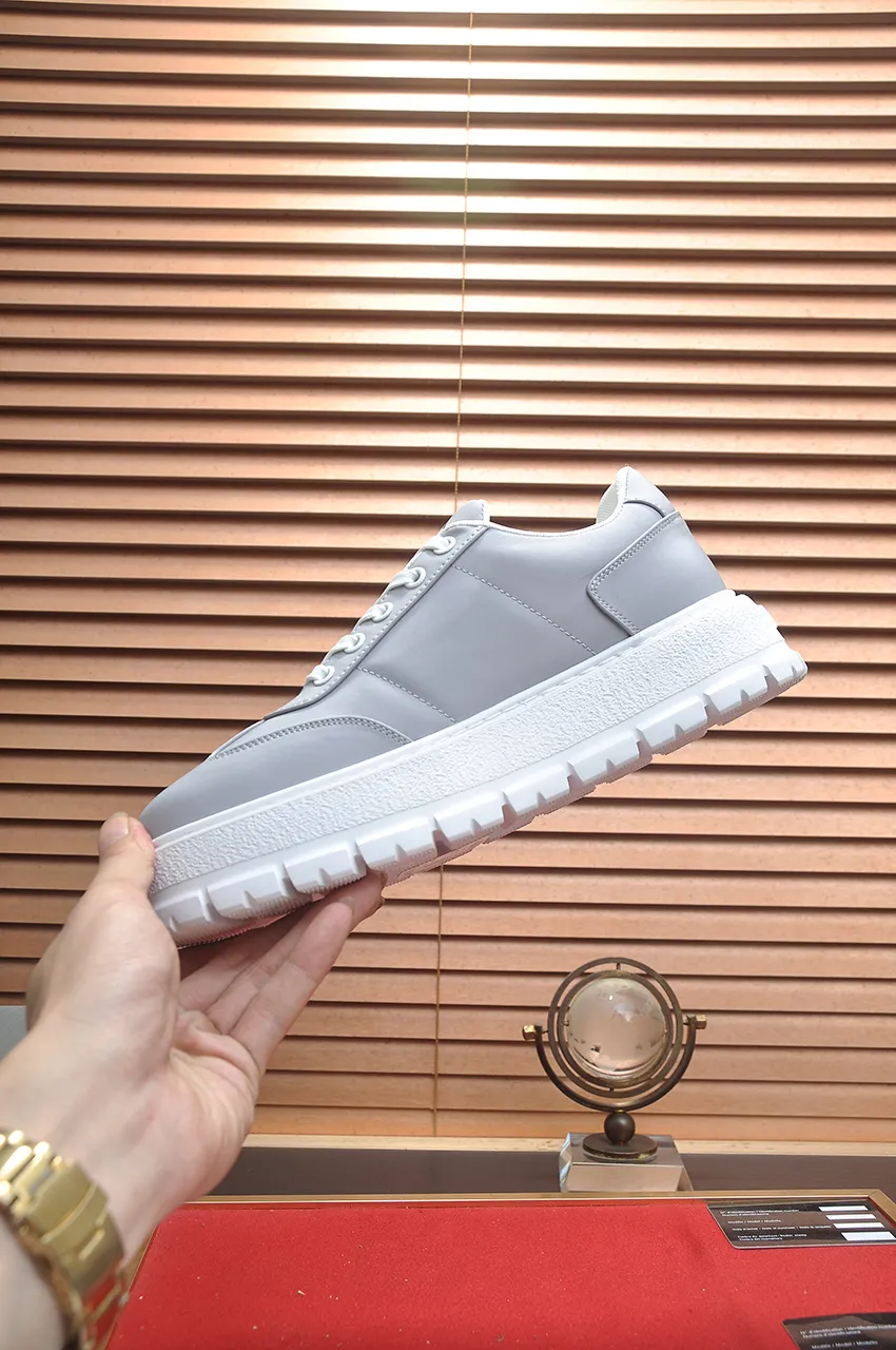 Men's shoes 💰580💶 [PRADA] Top original items, new seasonal styles, high-quality original items, top-grade high-mercerized cowhide combined with original breathable fabric + imported glue, imported stretch fabric inside with original cowhide feet, original thick outsole! Quality guaranteed! Code 38-45 (45 customized)
